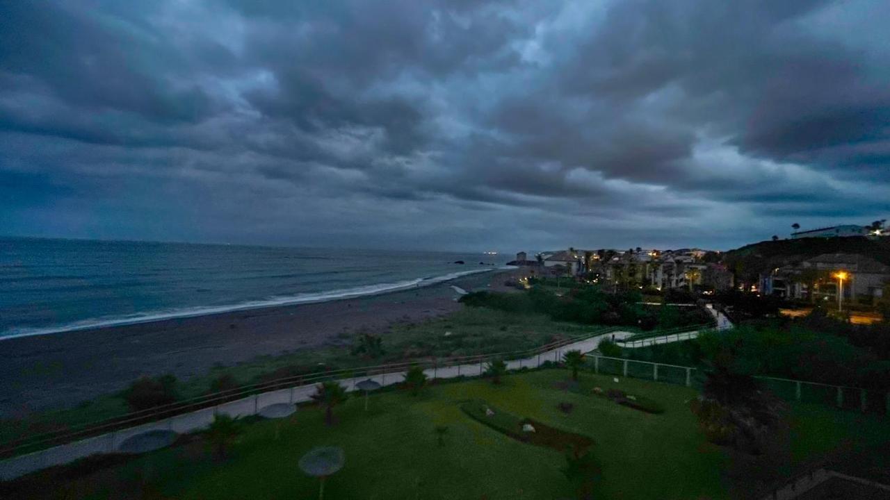 Exclusive Luxury Frontline Beach Penthouse Casares Del Mar - Estepona 外观 照片